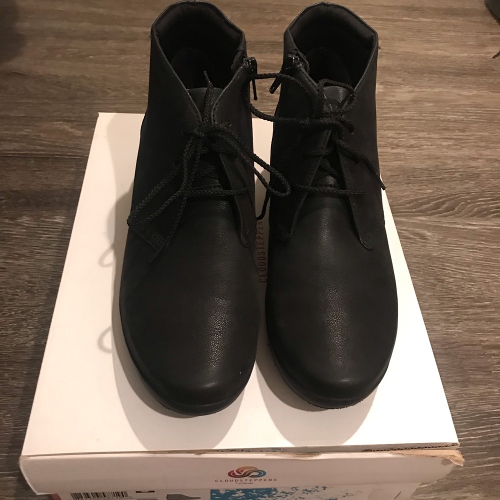 Black cloudstepper Clark booties